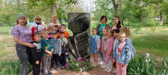 Возложение цветов к памятнику ликвидаторов аварии на Чернобыльской АЭС.