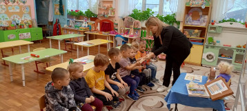 Тематическая неделя " Профессии: дизайнер одежды " Тематическая неделя " Профессии: дизайнер одежды ".